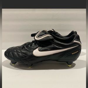 Soccer cleats